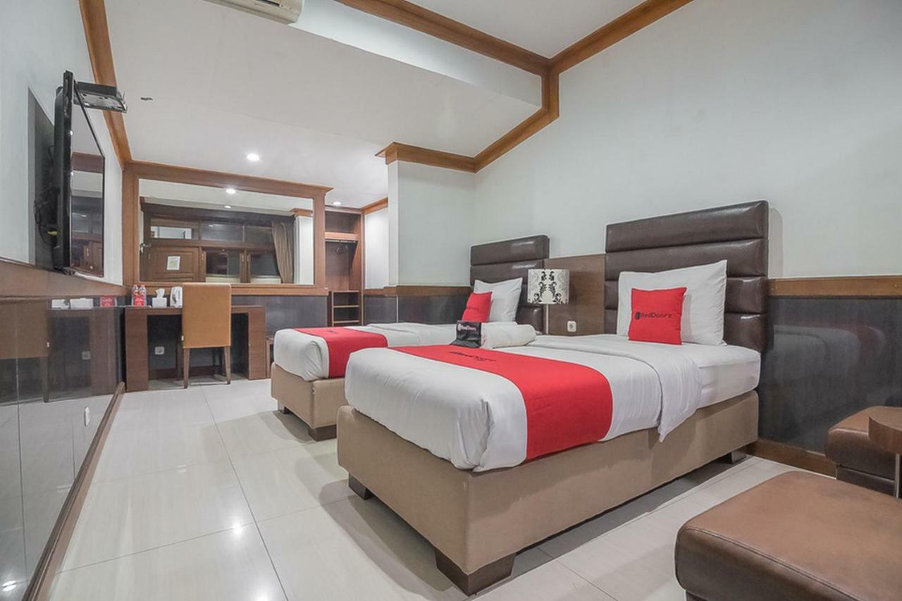 Reddoorz Plus @ Hegarmanah Bandung Exterior photo